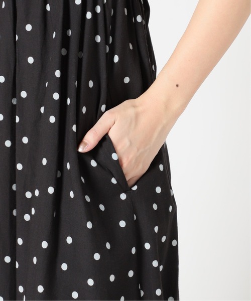 La TOTALITE（ラトータリテ）の「《追加》ドットフリルスリーブVネックワンピース【手洗い可能◆（ワンピース・レディース・ブラック/ベージュ・38/36）」の8枚目の写真