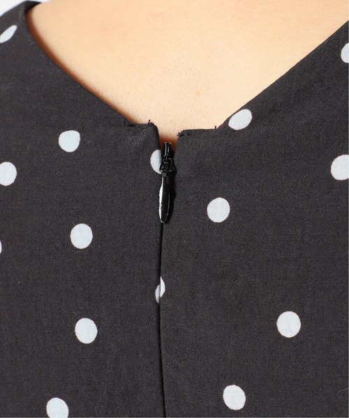La TOTALITE（ラトータリテ）の「《追加》ドットフリルスリーブVネックワンピース【手洗い可能◆（ワンピース・レディース・ブラック/ベージュ・38/36）」の4枚目の写真