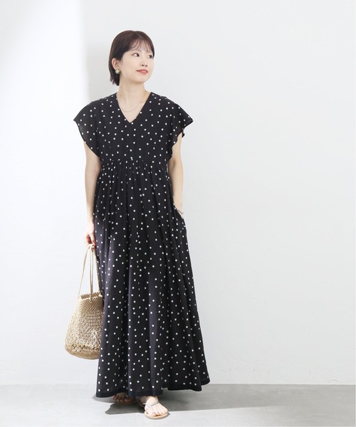 La TOTALITE（ラトータリテ）の「《追加》ドットフリルスリーブVネックワンピース【手洗い可能◆（ワンピース・レディース・ブラック/ベージュ・38/36）」の9枚目の写真