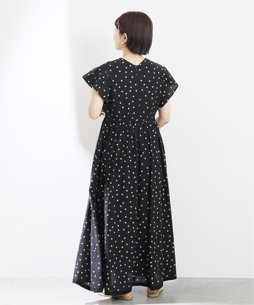 La TOTALITE（ラトータリテ）の「《追加》ドットフリルスリーブVネックワンピース【手洗い可能◆（ワンピース・レディース・ブラック/ベージュ・38/36）」の19枚目の写真