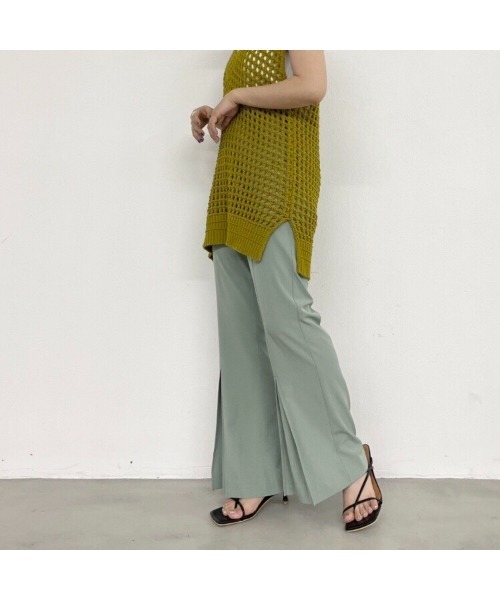 Solace（ソレイス）の「センタータックセミフレアパンツ（スラックス・レディース・ブラック/ライトグリーン/ライトブルー・FREE）」の4枚目の写真