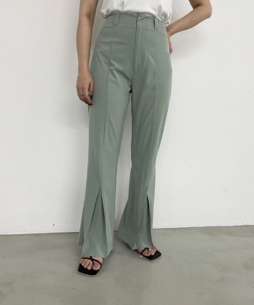 Solace（ソレイス）の「センタータックセミフレアパンツ（スラックス・レディース・ブラック/ライトグリーン/ライトブルー・FREE）」の5枚目の写真