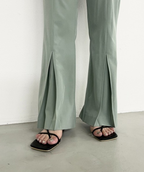 Solace（ソレイス）の「センタータックセミフレアパンツ（スラックス・レディース・ブラック/ライトグリーン/ライトブルー・FREE）」の8枚目の写真