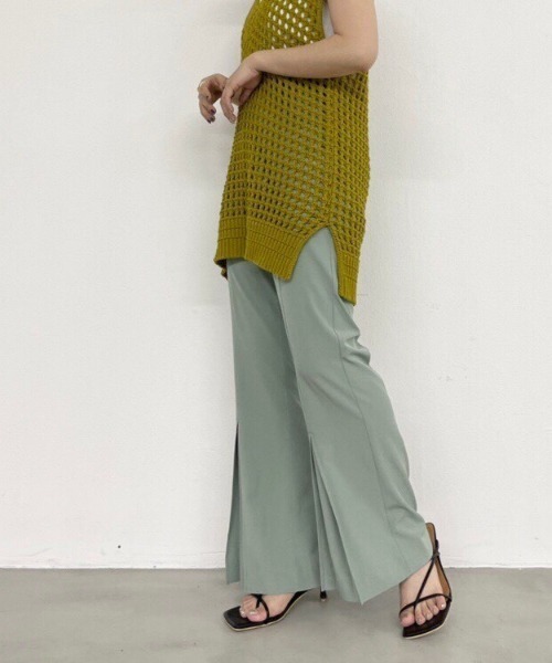 Solace（ソレイス）の「センタータックセミフレアパンツ（スラックス・レディース・ブラック/ライトグリーン/ライトブルー・FREE）」の16枚目の写真