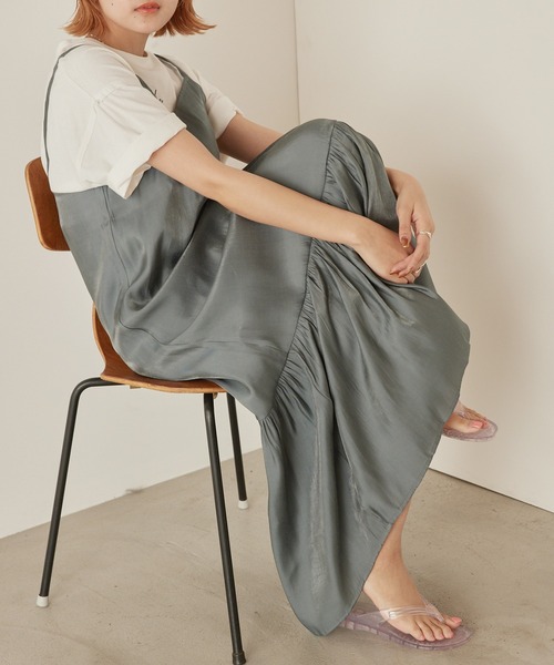 mikke（ミッケ）の「シャンブレーティアードキャミソールワンピース（ワンピース・レディース・チャコールグレー/ベージュ/パープル・FREE）」の2枚目の写真