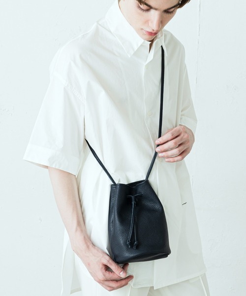 SLOW（スロウ）の「【SLOW×Lui's/スロウ×ルイス】 巾着バッグ（ショルダーバッグ・メンズ・ブラック/グレー/オフホワイト/ダークブラウン/ネイビー/オレンジ・FREE）」の8枚目の写真