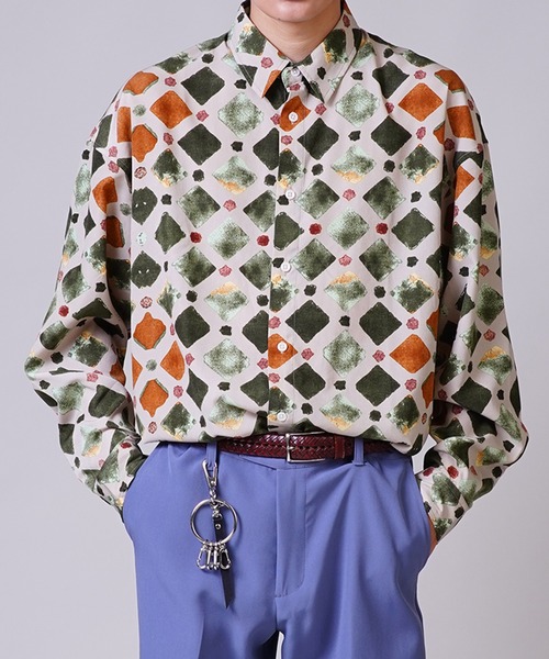 SPINNS（スピンズ）の「【ゆったりシルエット】USEDライク 総柄ロングスリーブシャツ（シャツ/ブラウス・メンズ・A/B/C/D/E/F/G・ONESIZE）」の4枚目の写真