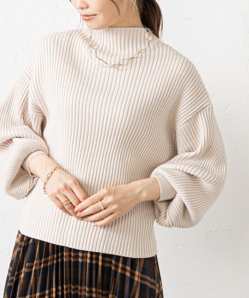 prose verse（プロズヴェール）の「袖ふわボトルネックニット（ニット/セーター・レディース・ホワイト系その他/ブラック/ベージュ/グリーン/パープル/イエロー/ピンク/ブルー/オレンジ/ベビーピンク/グレー/オフホワイト・ﾌﾘ-）」の3枚目の写真