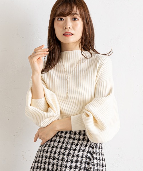 prose verse（プロズヴェール）の「袖ふわボトルネックニット（ニット/セーター・レディース・ホワイト系その他/ブラック/ベージュ/グリーン/パープル/イエロー/ピンク/ブルー/オレンジ/ベビーピンク/グレー/オフホワイト・ﾌﾘ-）」の2枚目の写真