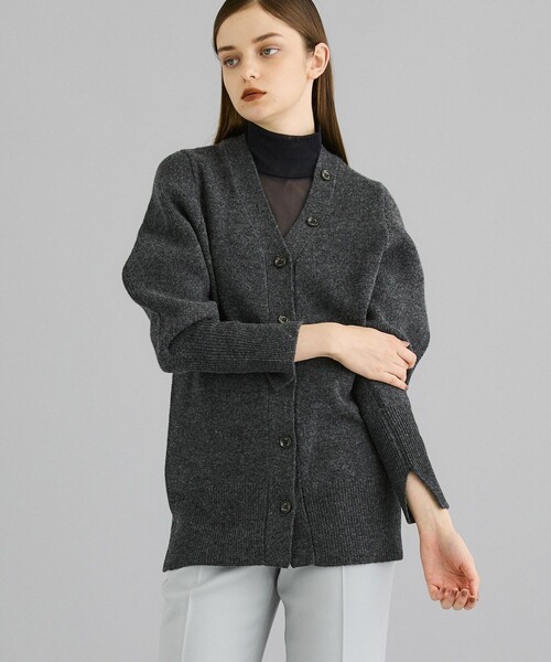 Uhr（ウーア）の「【Uhr(ウーア)】コンストラクティブVネックカーディガン 21AWUhr-KT229（カーディガン/ボレロ・レディース・グレー/グリーン・FREE）」の3枚目の写真