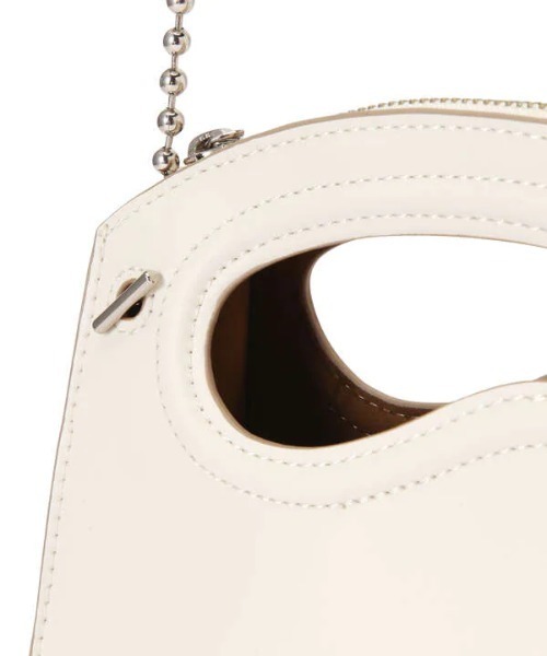 N.（N. Natural Beauty Basic）（エヌエヌナチュラルビューティーベーシック）の「アシンメトリーボールチェーンミニショルダーバッグ（ショルダーバッグ・レディース・レッド/ホワイト・ﾌﾘ-）」の9枚目の写真