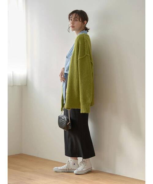 earth music&ecology（アースミュージックアンドエコロジー）の「深Vネックビッグカーディガン＊（カーディガン/ボレロ・レディース・ライトベージュ/ロイヤルブルー/グリーン系その他3/ブラック/ライラック・FREE）」の18枚目の写真