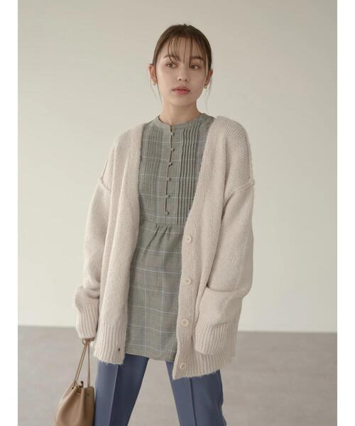 earth music&ecology（アースミュージックアンドエコロジー）の「深Vネックビッグカーディガン＊（カーディガン/ボレロ・レディース・ライトベージュ/ロイヤルブルー/グリーン系その他3/ブラック/ライラック・FREE）」の19枚目の写真