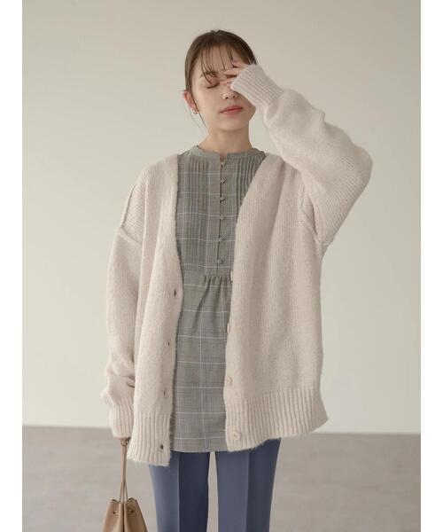 earth music&ecology（アースミュージックアンドエコロジー）の「深Vネックビッグカーディガン＊（カーディガン/ボレロ・レディース・ライトベージュ/ロイヤルブルー/グリーン系その他3/ブラック/ライラック・FREE）」の21枚目の写真