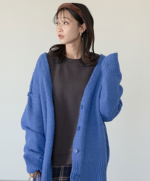 earth music&ecology（アースミュージックアンドエコロジー）の「深Vネックビッグカーディガン＊（カーディガン/ボレロ・レディース・ライトベージュ/ロイヤルブルー/グリーン系その他3/ブラック/ライラック・FREE）」の5枚目の写真