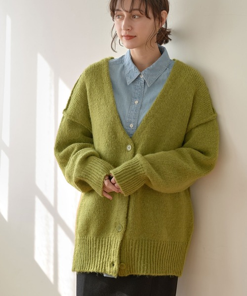 earth music&ecology（アースミュージックアンドエコロジー）の「深Vネックビッグカーディガン＊（カーディガン/ボレロ・レディース・ライトベージュ/ロイヤルブルー/グリーン系その他3/ブラック/ライラック・FREE）」の4枚目の写真