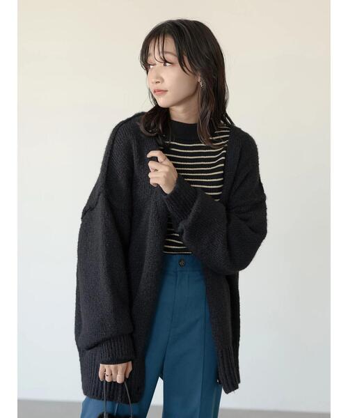 earth music&ecology（アースミュージックアンドエコロジー）の「深Vネックビッグカーディガン＊（カーディガン/ボレロ・レディース・ライトベージュ/ロイヤルブルー/グリーン系その他3/ブラック/ライラック・FREE）」の2枚目の写真