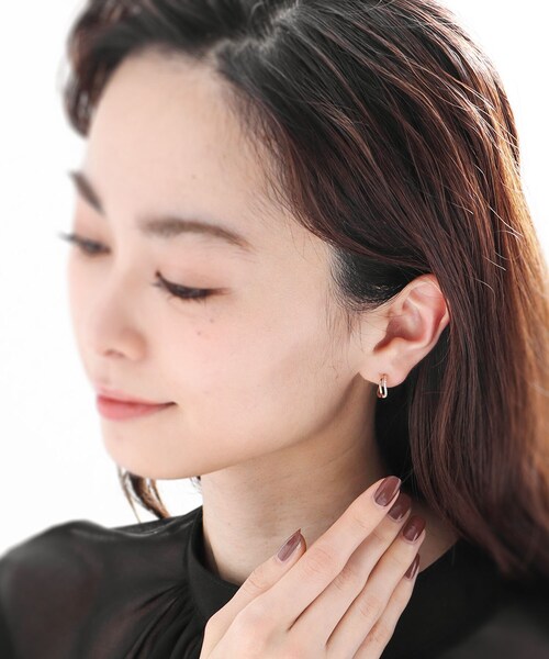 COCOSHNIK(ココシュニック)の「K10ダイヤモンドダブルSライン フープピアス(ピアス(両耳用)・レディース・アイボリー系・00)」の4枚目の写真