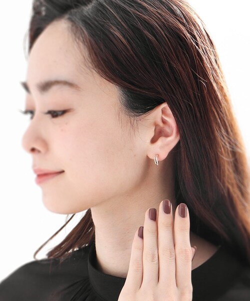 COCOSHNIK(ココシュニック)の「K10ダイヤモンドダブルSライン フープピアス(ピアス(両耳用)・レディース・アイボリー系・00)」の13枚目の写真