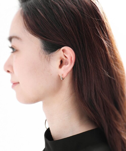 COCOSHNIK(ココシュニック)の「K10ダイヤモンドダブルSライン フープピアス(ピアス(両耳用)・レディース・アイボリー系・00)」の2枚目の写真