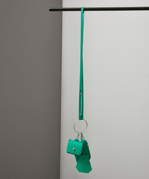 re_k by JUNRED（レクバイジュンレッド）の「【　re_k by JUNRed　】フェイクレザーマルチネックバッグ（ショルダーバッグ・メンズ・ブラック/グリーン・FREE）」の2枚目の写真