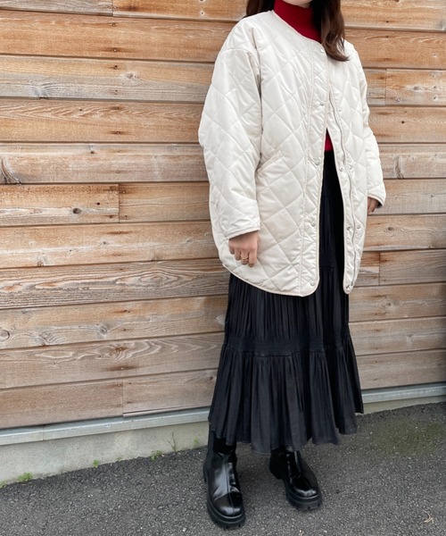Chiaro（キアロ）の「中綿リバーシブルキルティングミドルコート（ノーカラージャケット・レディース・アイボリー/ブラック/カーキ・FREE）」の5枚目の写真