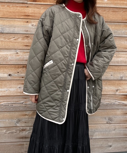 Chiaro（キアロ）の「中綿リバーシブルキルティングミドルコート（ノーカラージャケット・レディース・アイボリー/ブラック/カーキ・FREE）」の11枚目の写真