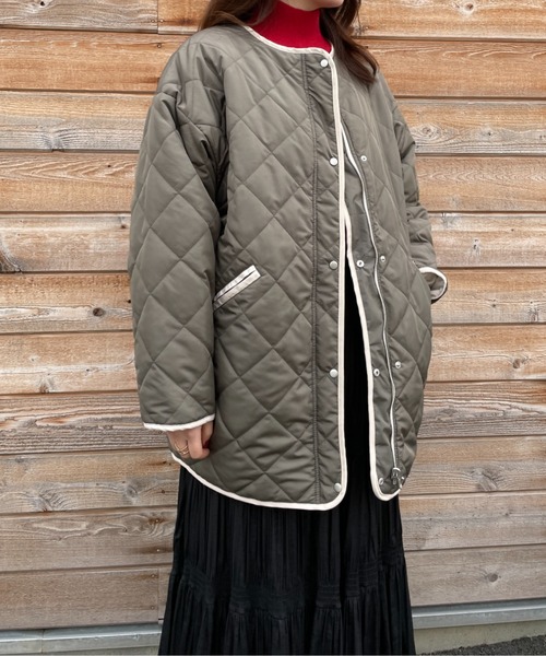 Chiaro（キアロ）の「中綿リバーシブルキルティングミドルコート（ノーカラージャケット・レディース・アイボリー/ブラック/カーキ・FREE）」の13枚目の写真
