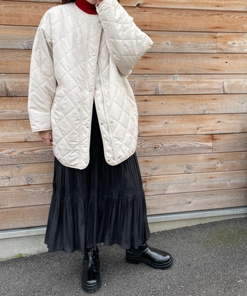 Chiaro（キアロ）の「中綿リバーシブルキルティングミドルコート（ノーカラージャケット・レディース・アイボリー/ブラック/カーキ・FREE）」の8枚目の写真