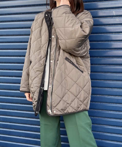 Chiaro（キアロ）の「中綿リバーシブルキルティングミドルコート（ノーカラージャケット・レディース・アイボリー/ブラック/カーキ・FREE）」の18枚目の写真