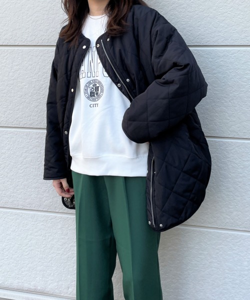 Chiaro（キアロ）の「中綿リバーシブルキルティングミドルコート（ノーカラージャケット・レディース・アイボリー/ブラック/カーキ・FREE）」の22枚目の写真