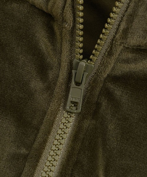 RAZZIS(ラズ)の「『RAZZIS/ラズイズ』ロゴ刺繍ベロアハイネックトレーナー (スウェット・メンズ・カーキ/ベージュ・M/XL/L)」の10枚目の写真