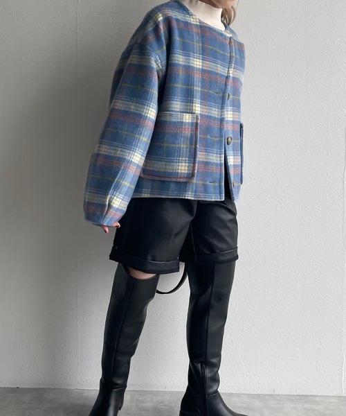 w closet(ダブルクローゼット)の「ハイネック衿取り外しマルチウェイショートコート(ピーコート・レディース・サックスブルー/パープル・FREE)」の11枚目の写真