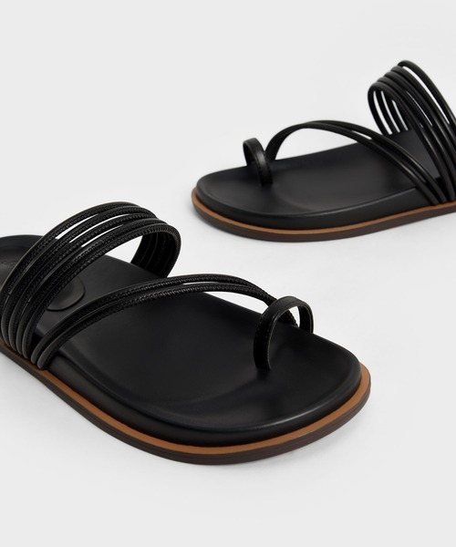 CHARLES & KEITH(チャールズ & キース)の「トウループ ストラッピーフラットサンダル / Toe Loop Strappy Flat Sandals(サンダル・レディース・ブラック/オフホワイト/ライム・22.5cm/23cm/23.5cm/24.5cm/25cm/25.5cm)」の6枚目の写真