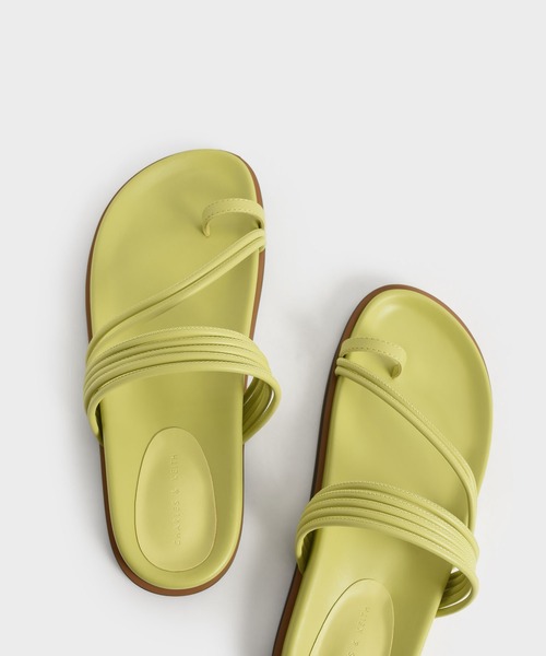 CHARLES & KEITH(チャールズ & キース)の「トウループ ストラッピーフラットサンダル / Toe Loop Strappy Flat Sandals(サンダル・レディース・ブラック/オフホワイト/ライム・22.5cm/23cm/23.5cm/24.5cm/25cm/25.5cm)」の5枚目の写真