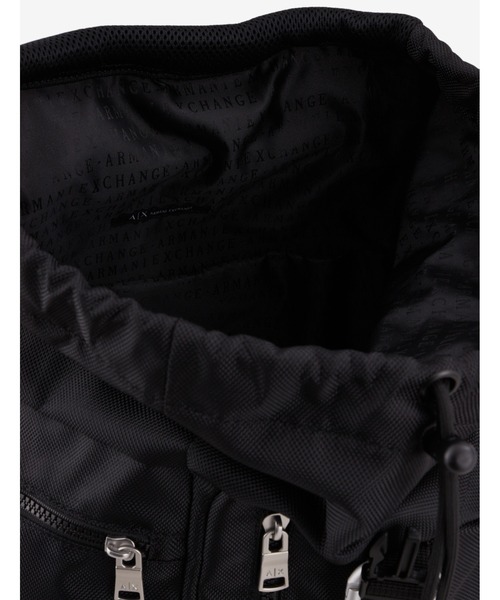ARMANI EXCHANGE（アルマーニエクスチェンジ）の「【A|X アルマーニ エクスチェンジ】AXロゴパッチ　シングルベルトフラップ　バックパック（バックパック/リュック・メンズ・ブラック/マルチ・FREE）」の6枚目の写真