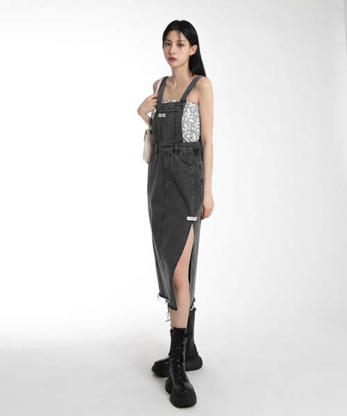 FOLLOWIN（フォロウィン）の「サスペンダーサイドスリットオーバーオールワンピース（ワンピース・レディース・ブルー/ブラック・FREE）」の3枚目の写真