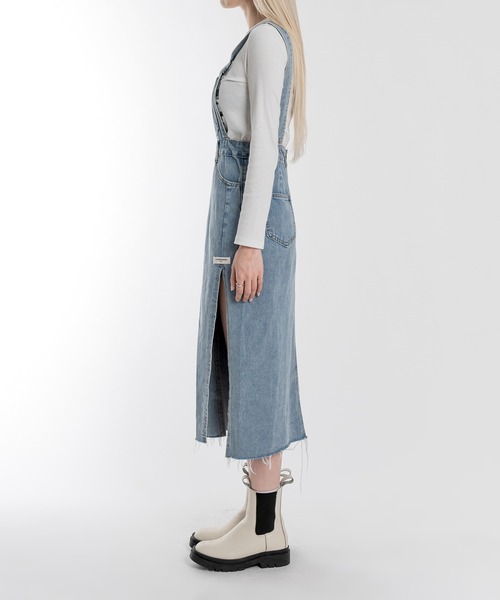 FOLLOWIN（フォロウィン）の「サスペンダーサイドスリットオーバーオールワンピース（ワンピース・レディース・ブルー/ブラック・FREE）」の22枚目の写真