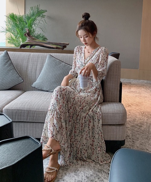 LUGG NAGG（ラグナグ）の「カシュクールティアードプリントワンピース（ワンピース・レディース・ホワイト/ブラック/ベージュ/パープル/レッド/イエロー/オレンジ/ブルー/グリーン/グレイッシュブルー・M/L/XL）」の2枚目の写真