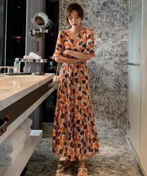 LUGG NAGG（ラグナグ）の「カシュクールティアードプリントワンピース（ワンピース・レディース・ホワイト/ブラック/ベージュ/パープル/レッド/イエロー/オレンジ/ブルー/グリーン/グレイッシュブルー・M/L/XL）」の14枚目の写真