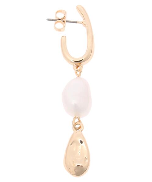 AMERICAN HOLIC（アメリカンホリック）の「変形メタル&ウォーターパールピアス（ピアス（両耳用）・レディース・ゴールド・FREE）」の4枚目の写真