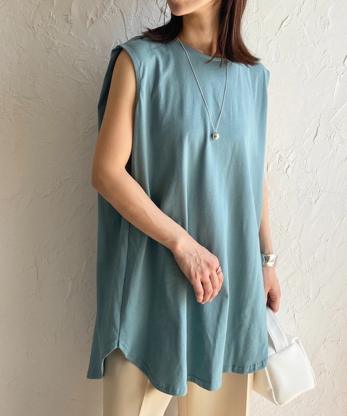 She's Closet（シーズクローゼット）の「肩タックノースリーブロング丈Tシャツチュニック（Tシャツ/カットソー・レディース・ブラック/グレイッシュベージュ/グリーン/ホワイト/モカ/チャコール/ダークパープル/グリーン系その他/ワインレッド/ネイビー/グレー系その他・FREE）」の8枚目の写真
