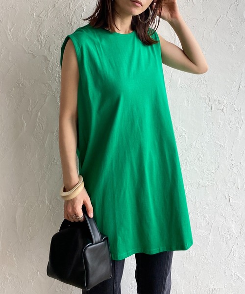 She's Closet（シーズクローゼット）の「肩タックノースリーブロング丈Tシャツチュニック（Tシャツ/カットソー・レディース・ブラック/グレイッシュベージュ/グリーン/ホワイト/モカ/チャコール/ダークパープル/グリーン系その他/ワインレッド/ネイビー/グレー系その他・FREE）」の7枚目の写真