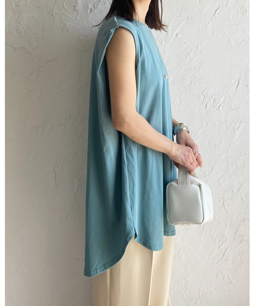 She's Closet（シーズクローゼット）の「肩タックノースリーブロング丈Tシャツチュニック（Tシャツ/カットソー・レディース・ブラック/グレイッシュベージュ/グリーン/ホワイト/モカ/チャコール/ダークパープル/グリーン系その他/ワインレッド/ネイビー/グレー系その他・FREE）」の14枚目の写真