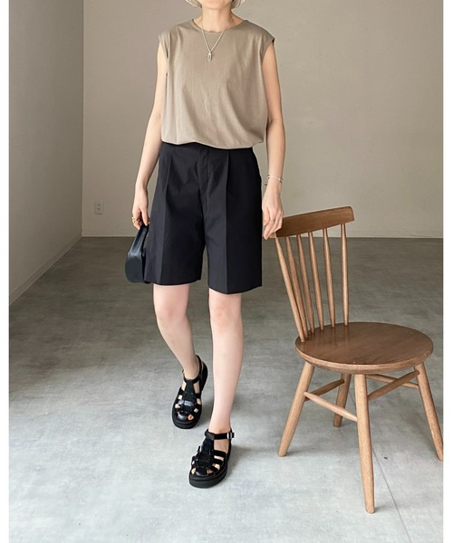 She's Closet（シーズクローゼット）の「肩タックノースリーブロング丈Tシャツチュニック（Tシャツ/カットソー・レディース・ブラック/グレイッシュベージュ/グリーン/ホワイト/モカ/チャコール/ダークパープル/グリーン系その他/ワインレッド/ネイビー/グレー系その他・FREE）」の15枚目の写真
