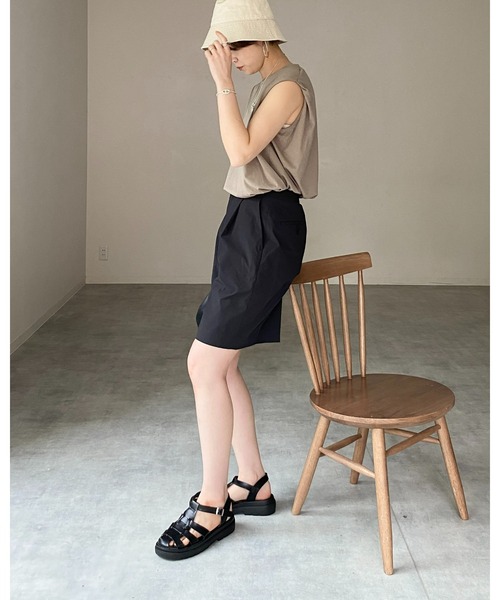 She's Closet（シーズクローゼット）の「肩タックノースリーブロング丈Tシャツチュニック（Tシャツ/カットソー・レディース・ブラック/グレイッシュベージュ/グリーン/ホワイト/モカ/チャコール/ダークパープル/グリーン系その他/ワインレッド/ネイビー/グレー系その他・FREE）」の16枚目の写真