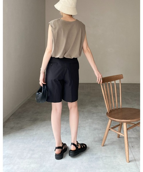 She's Closet（シーズクローゼット）の「肩タックノースリーブロング丈Tシャツチュニック（Tシャツ/カットソー・レディース・ブラック/グレイッシュベージュ/グリーン/ホワイト/モカ/チャコール/ダークパープル/グリーン系その他/ワインレッド/ネイビー/グレー系その他・FREE）」の17枚目の写真