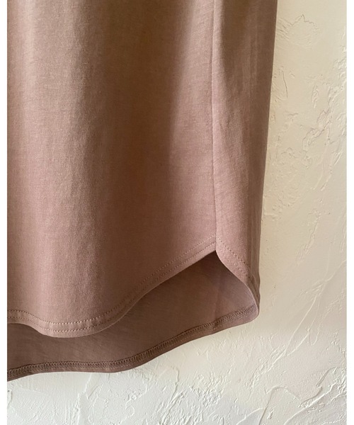 She's Closet（シーズクローゼット）の「肩タックノースリーブロング丈Tシャツチュニック（Tシャツ/カットソー・レディース・ブラック/グレイッシュベージュ/グリーン/ホワイト/モカ/チャコール/ダークパープル/グリーン系その他/ワインレッド/ネイビー/グレー系その他・FREE）」の21枚目の写真
