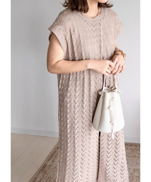 Amourire（アムリール）の「【yumiコラボ】前後２WAY透かし編みニットワンピース（ワンピース・レディース・オフホワイト/ピンク/グリーン/ブラウン/アイボリー・M）」の9枚目の写真