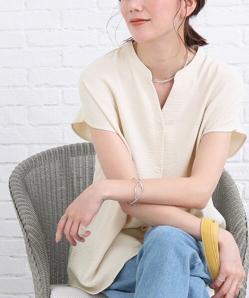 SHOO・LA・RUE(シューラルー)の「◆バンドカラー前開きシャツ(シャツ/ブラウス・レディース・ダークグリーン/ネイビー/オフホワイト/オリーブ/ダークオレンジ/パープル系4・00)」の2枚目の写真
